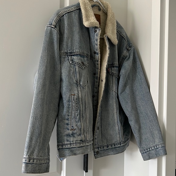 Levi’s sherpa lined denim jacket